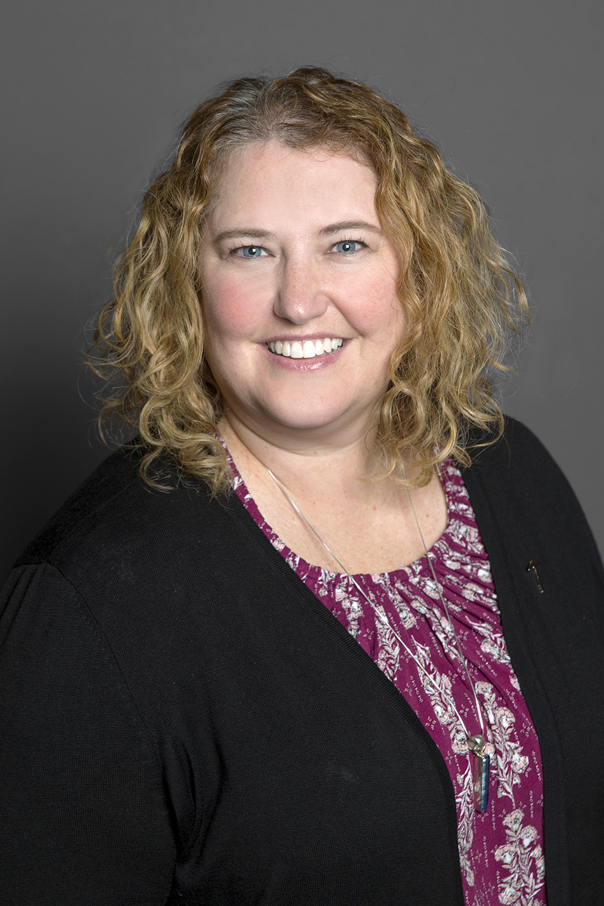 Connie Summers headshot