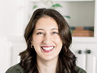 headshot photo of Larissa Geleris headshot photo of Larissa Geleris